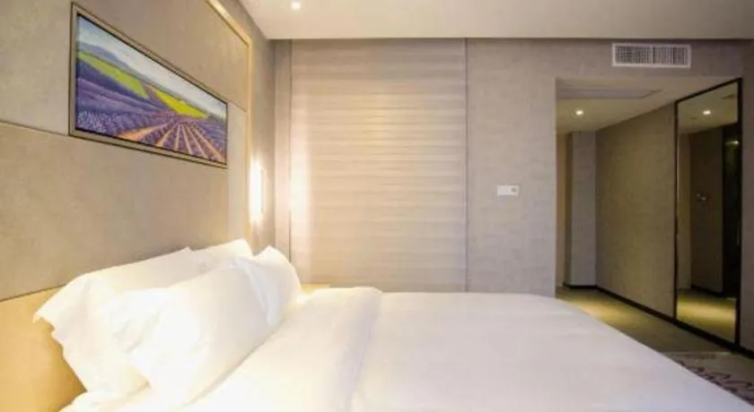 Bed in Lavande Hotels Guangzhou Jiahe Wanggang Metro Station Junhe Avenue
