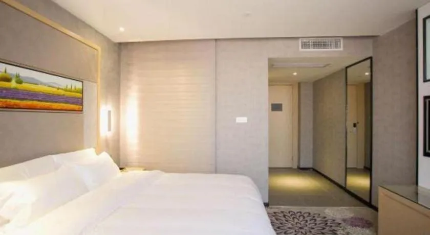 Bed in Lavande Hotels Guangzhou Jiahe Wanggang Metro Station Junhe Avenue