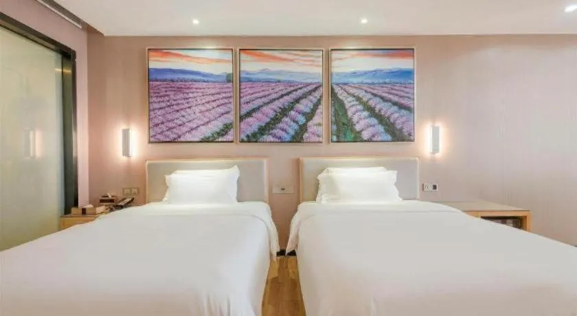 Bed in Lavande Hotels Guangzhou Jiahe Wanggang Metro Station Junhe Avenue