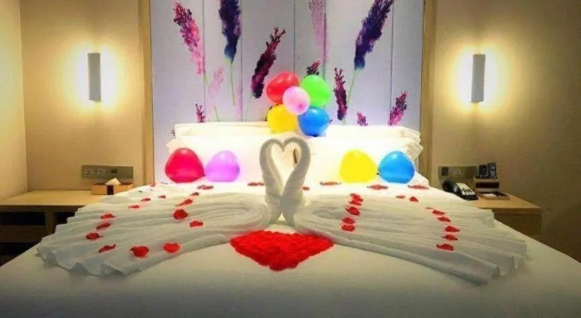 Bed in Lavande Hotels Guangzhou Jiahe Wanggang Metro Station Junhe Avenue