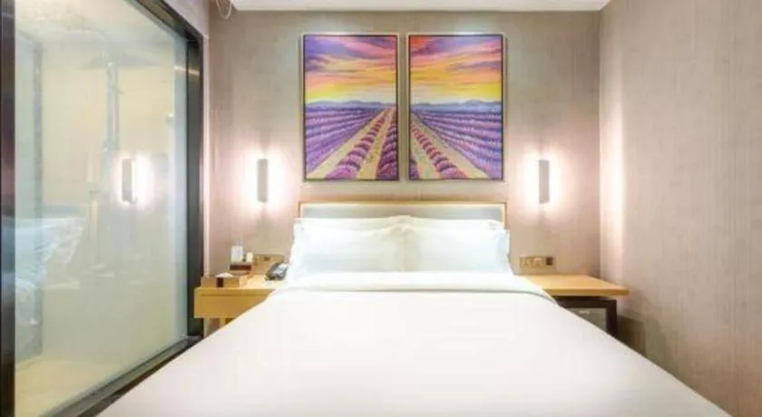 Bed in Lavande Hotels Guangzhou Jiahe Wanggang Metro Station Junhe Avenue