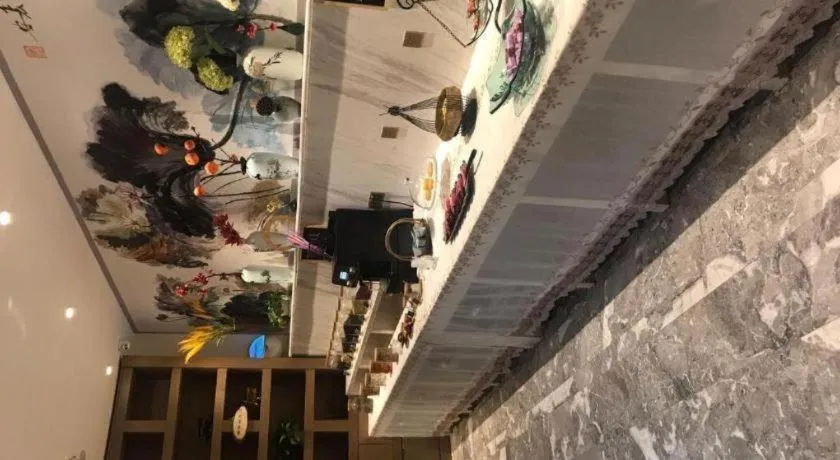 East Queen Hotel (Xi'an Beimen Metro Station)