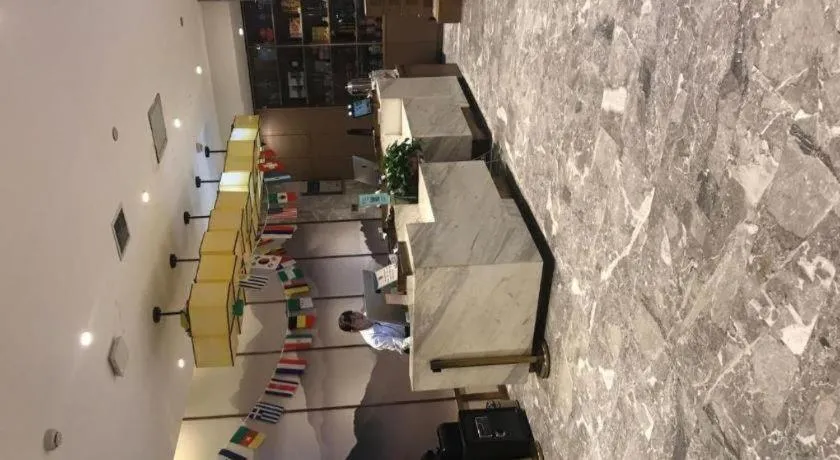 East Queen Hotel (Xi'an Beimen Metro Station)