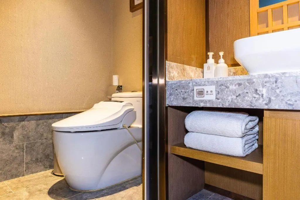 East Queen Hotel (Xi'an Beimen Metro Station)