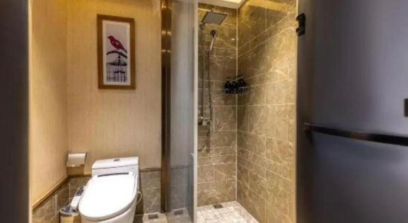 East Queen Hotel (Xi'an Beimen Metro Station)