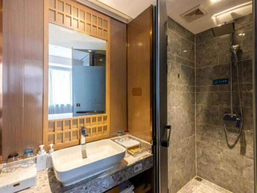 East Queen Hotel (Xi'an Beimen Metro Station)