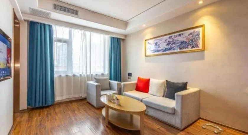 East Queen Hotel (Xi'an Beimen Metro Station)