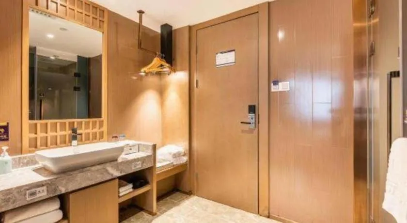 East Queen Hotel (Xi'an Beimen Metro Station)