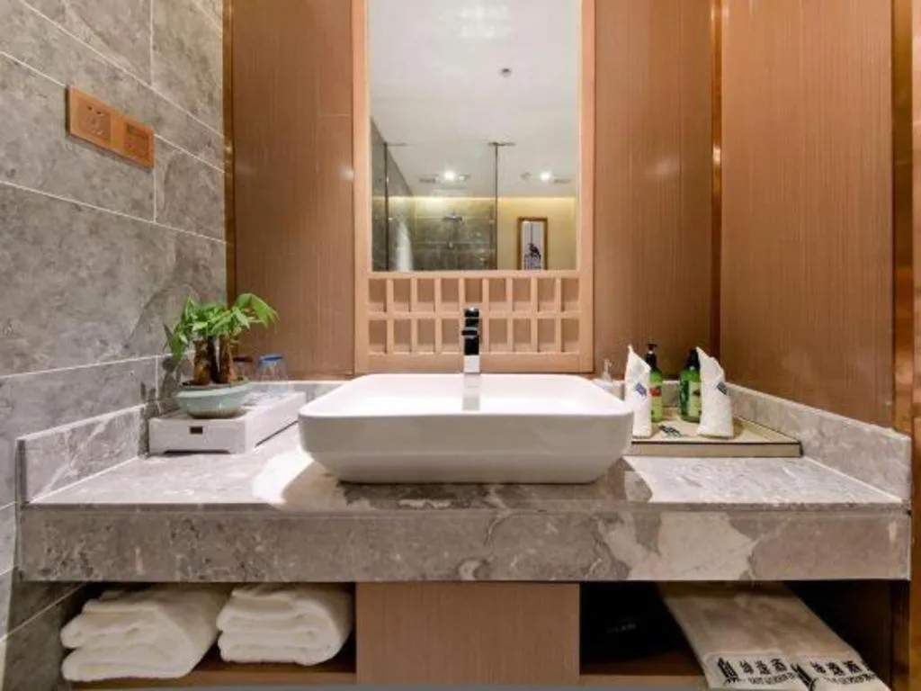 East Queen Hotel (Xi'an Beimen Metro Station)