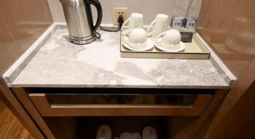 East Queen Hotel (Xi'an Beimen Metro Station)