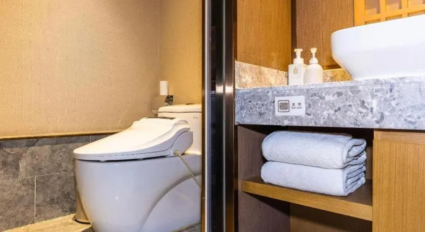 East Queen Hotel (Xi'an Beimen Metro Station)