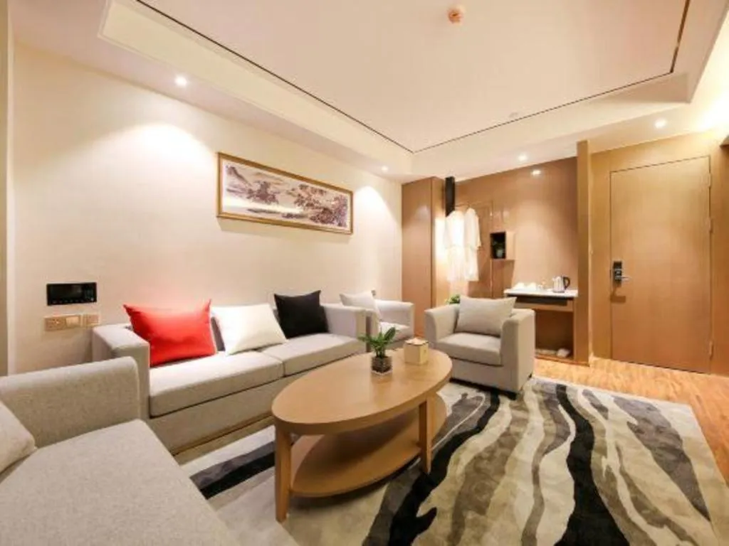 East Queen Hotel (Xi'an Beimen Metro Station)