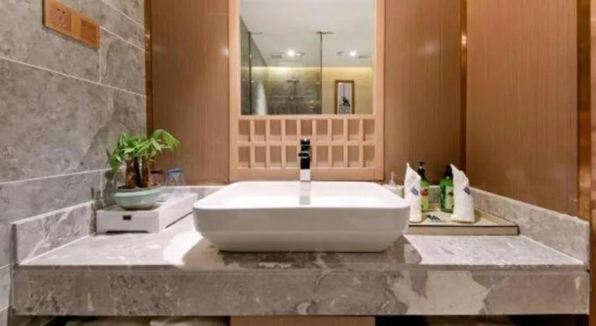 East Queen Hotel (Xi'an Beimen Metro Station)