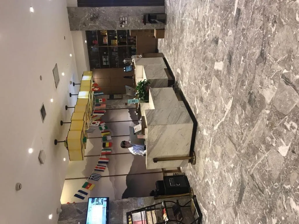East Queen Hotel (Xi'an Beimen Metro Station)