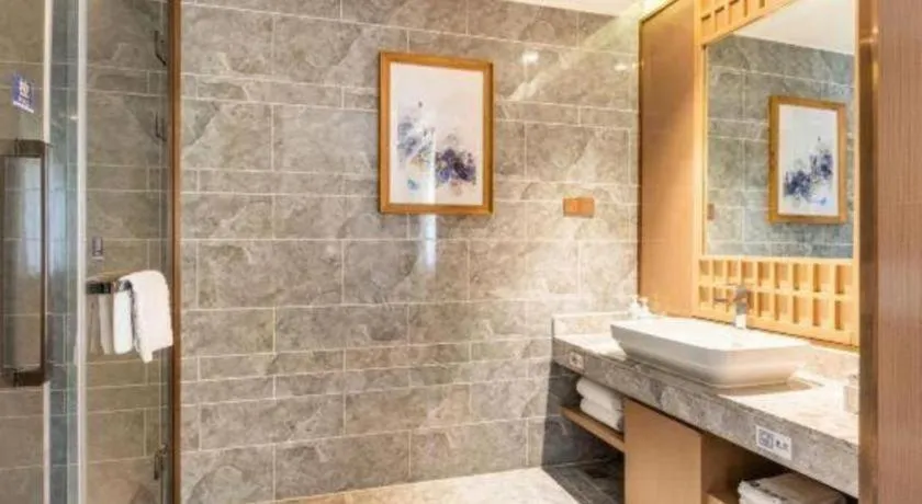 East Queen Hotel (Xi'an Beimen Metro Station)