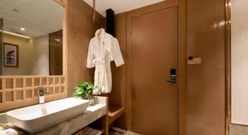 East Queen Hotel (Xi'an Beimen Metro Station)