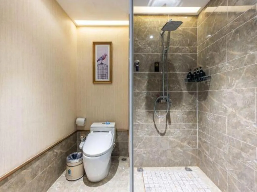 East Queen Hotel (Xi'an Beimen Metro Station)