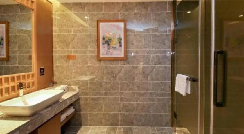 East Queen Hotel (Xi'an Beimen Metro Station)