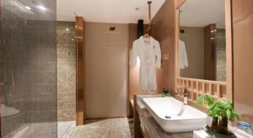 East Queen Hotel (Xi'an Beimen Metro Station)