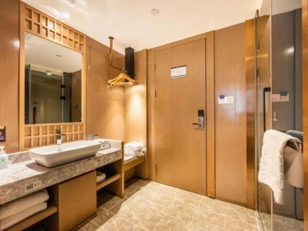 East Queen Hotel (Xi'an Beimen Metro Station)