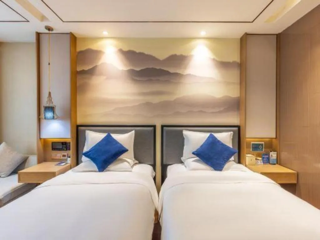 Bed in East Queen Hotel (Xi'an Beimen Metro Station)