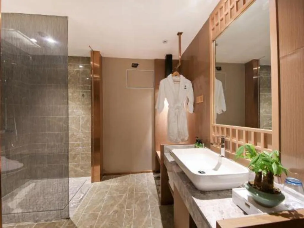 East Queen Hotel (Xi'an Beimen Metro Station)