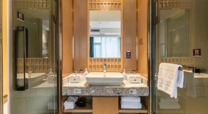 East Queen Hotel (Xi'an Beimen Metro Station)