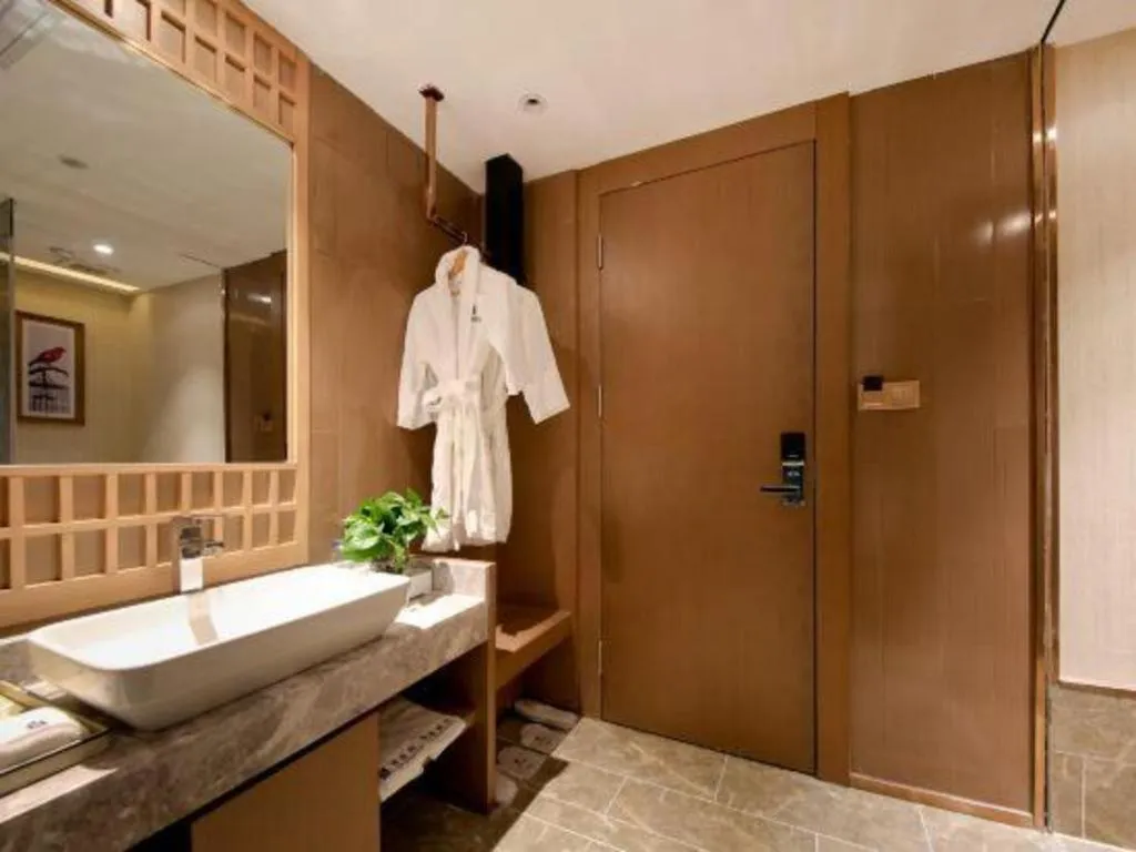 East Queen Hotel (Xi'an Beimen Metro Station)