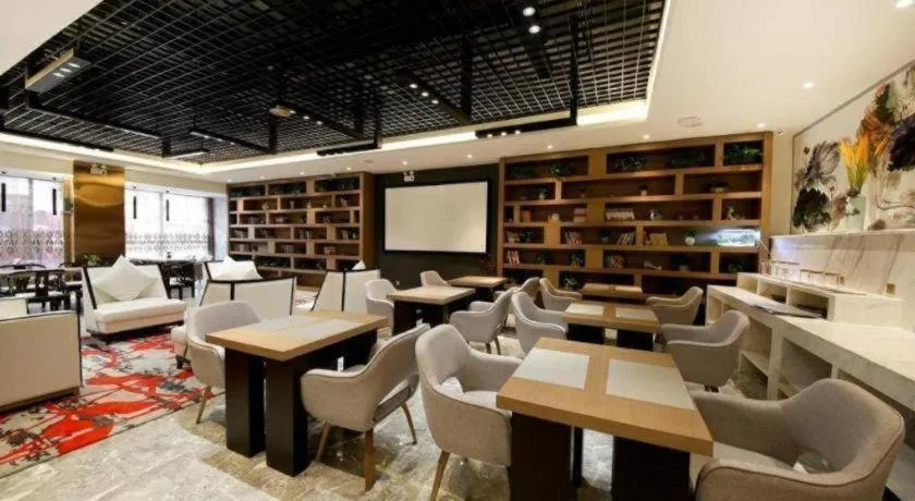 East Queen Hotel (Xi'an Beimen Metro Station)