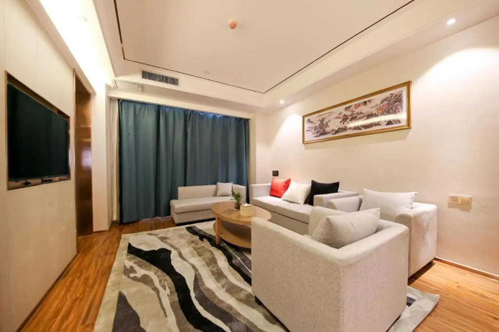 East Queen Hotel (Xi'an Beimen Metro Station)