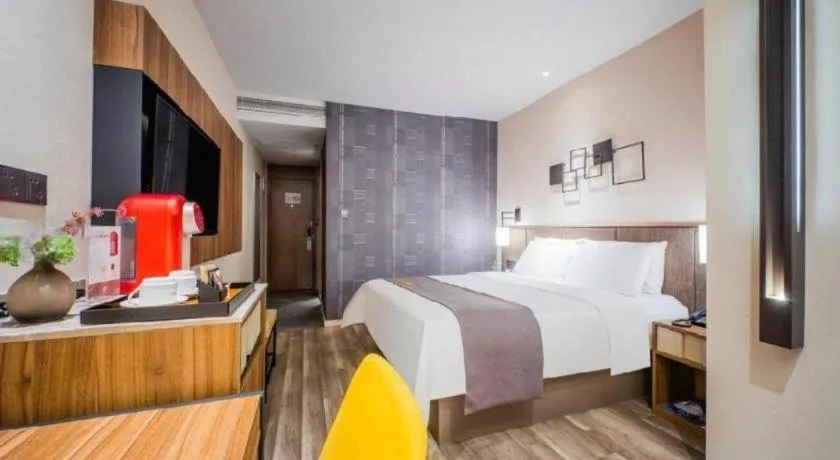 Bed in Home Inn Plus Shanghai Pudong Xinjinqiao Road