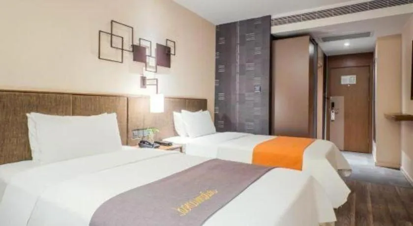 Bed in Home Inn Plus Shanghai Pudong Xinjinqiao Road