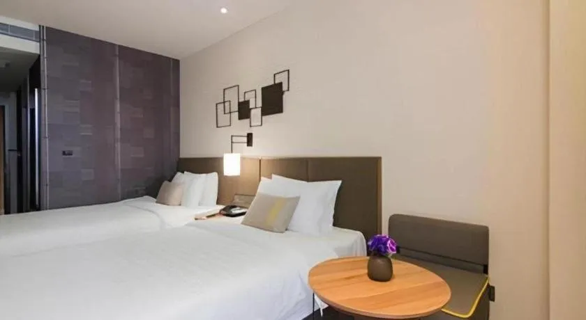 Bed in Home Inn Plus Shanghai Pudong Xinjinqiao Road