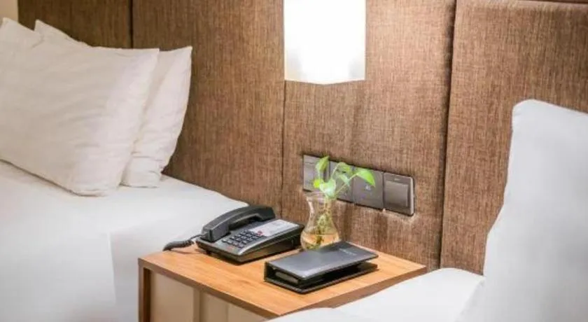 Bed in Home Inn Plus Shanghai Pudong Xinjinqiao Road