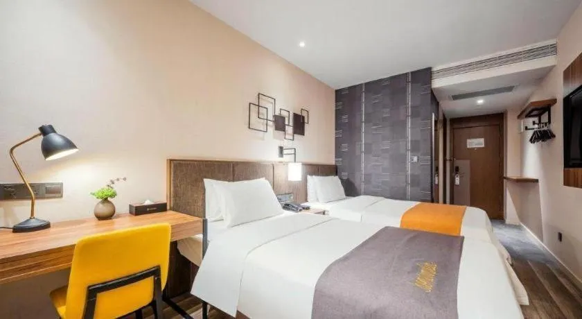 Bed in Home Inn Plus Shanghai Pudong Xinjinqiao Road