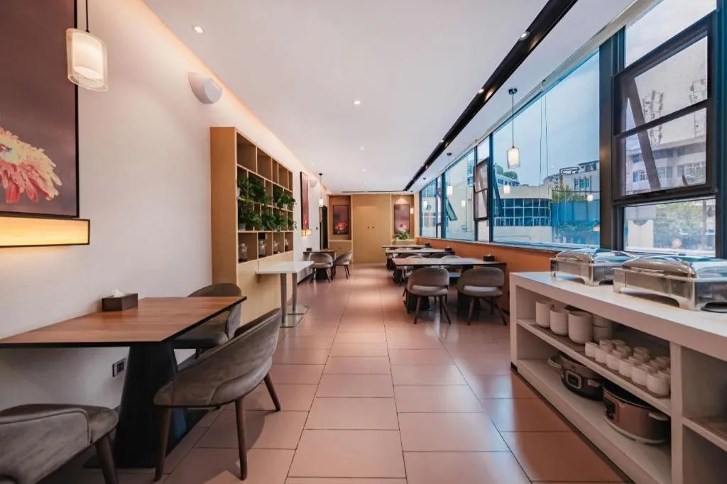 IU Hotel Kunming Jinma Bijifang Joy City