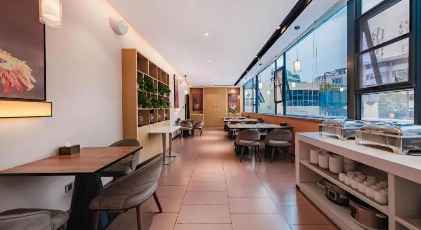 IU Hotel Kunming Jinma Bijifang Joy City