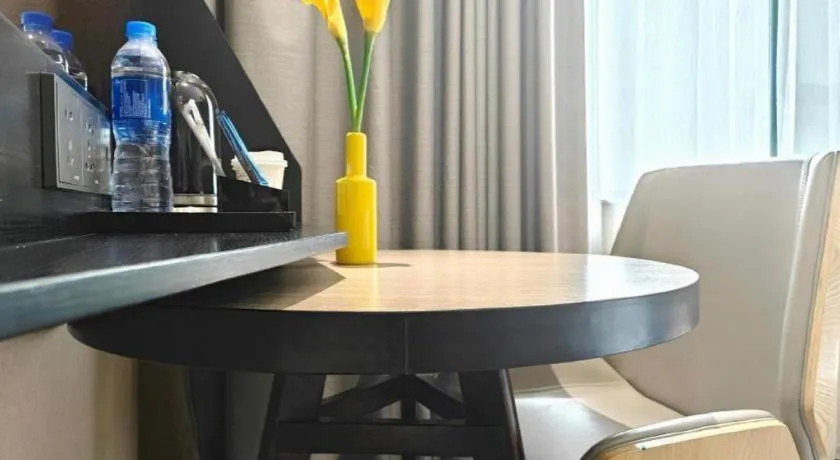 IU Hotels·Nanning Zoo Metro Station RT-Mart