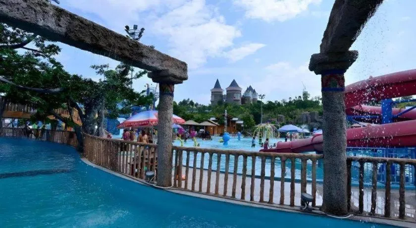 IU Hotels·Nanning Zoo Metro Station RT-Mart