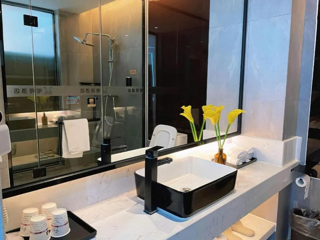 IU Hotels·Nanning Zoo Metro Station RT-Mart