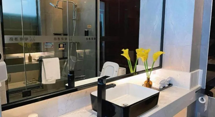 IU Hotels·Nanning Zoo Metro Station RT-Mart