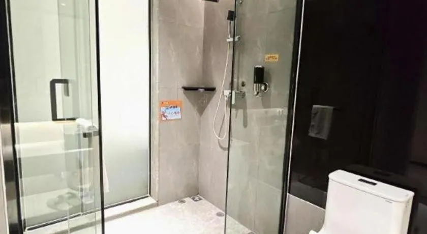 IU Hotels·Nanning Zoo Metro Station RT-Mart