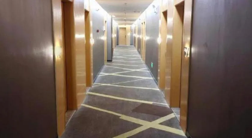 IU Hotels·Nanning Zoo Metro Station RT-Mart