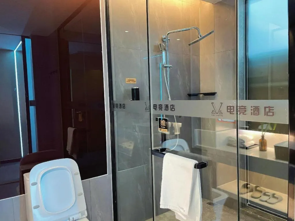 IU Hotels·Nanning Zoo Metro Station RT-Mart