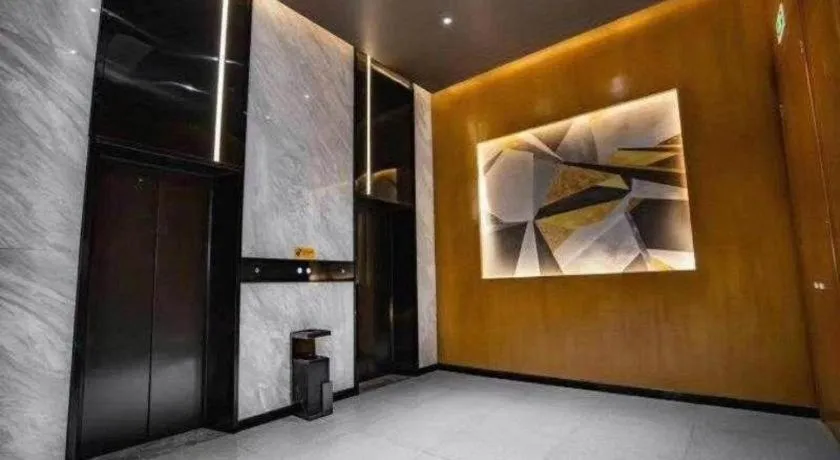 IU Hotels·Nanning Zoo Metro Station RT-Mart