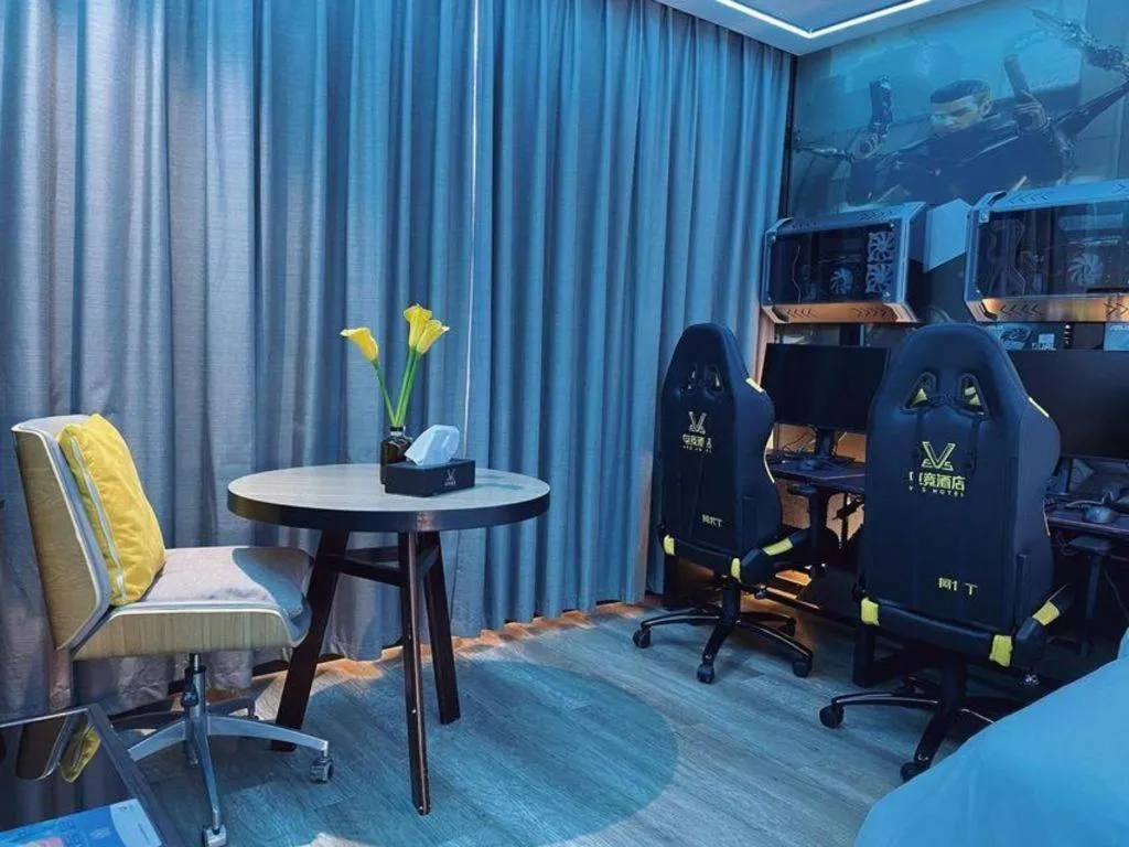 IU Hotels·Nanning Zoo Metro Station RT-Mart