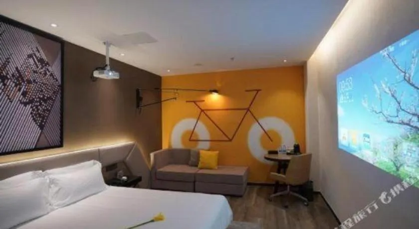 Bed in IU Hotels·Nanning Zoo Metro Station RT-Mart