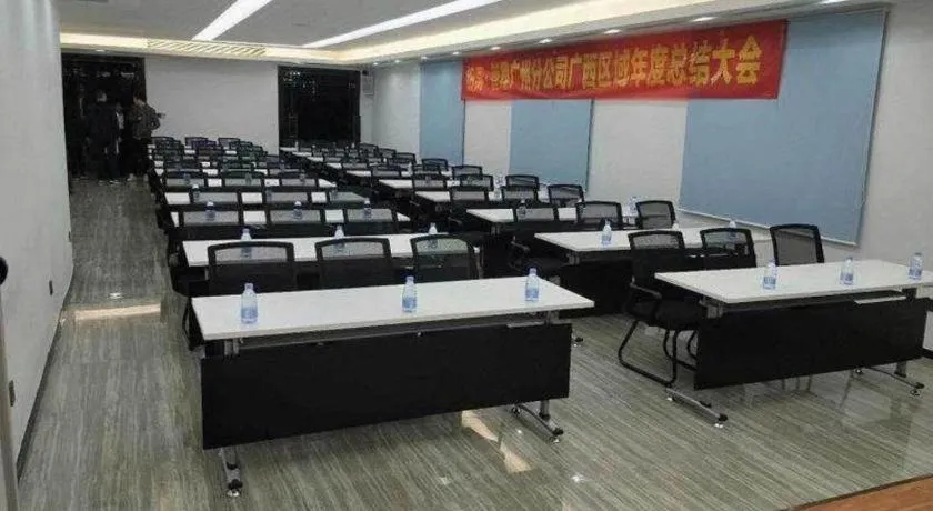 IU Hotels·Nanning Zoo Metro Station RT-Mart