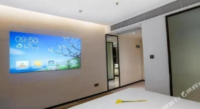 IU Hotels·Nanning Zoo Metro Station RT-Mart