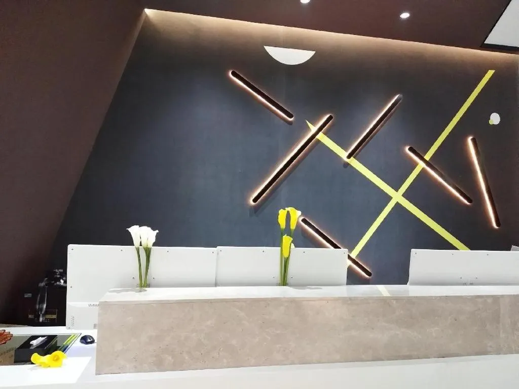 IU Hotels·Nanning Zoo Metro Station RT-Mart